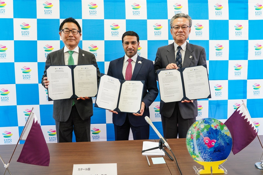 調印後の記念撮影