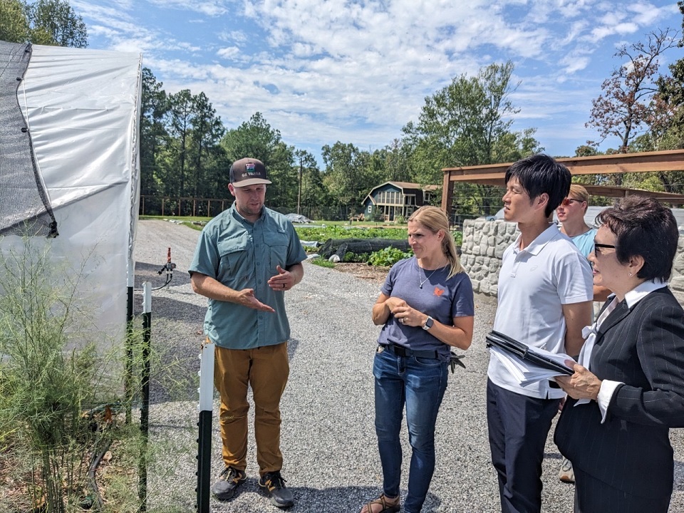 現地で有機農業を実践するタッカウェイ農場の視察