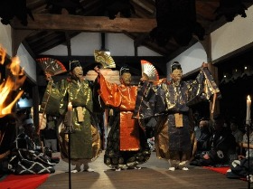 重要無形民俗文化財「奈(な)良(ら)豆(ず)比(ひ)古(こ)神社の翁(おきな)舞(まい)」