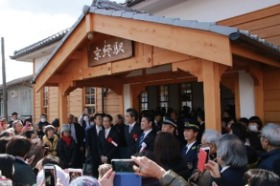改修して地域活性化の拠点となった、奈良市京(きょう)終(ばて)駅観光案内所(歴史的風致形成建造物)