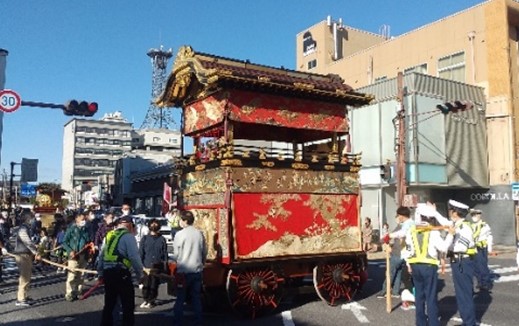 上野城下町を巡行する上野天神祭ダンジリ行事の楼車