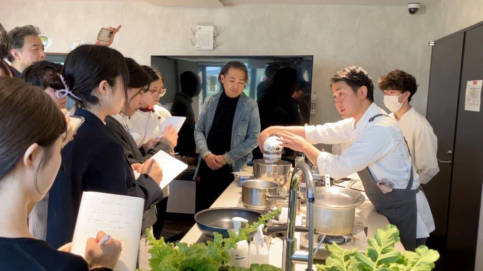 食品を取り扱う企業の食育研修の様子