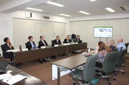 農業統計に関する情報交換の様子