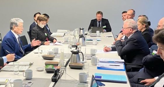 野村大臣とヴォイチェホフスキ欧州委員との会談