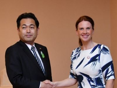 野中副大臣とハリソン大臣