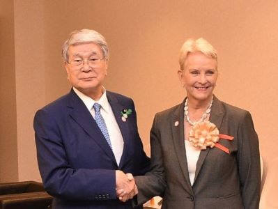 野村大臣とマケイン事務局長