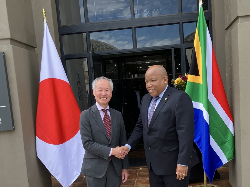 政府間対話（握手）