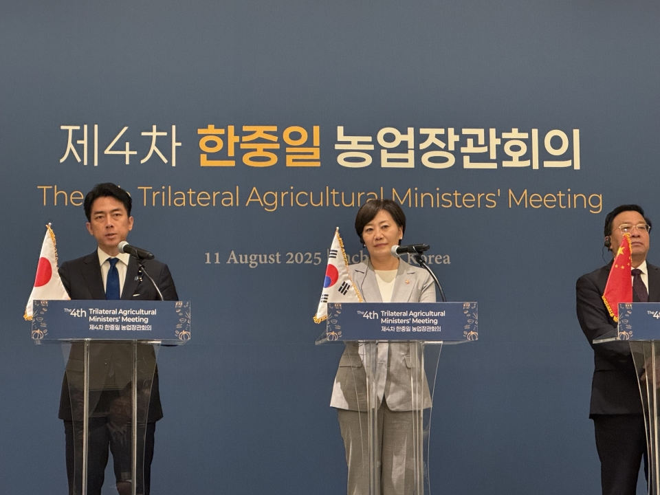 日中韓農業大臣会合共同記者会見