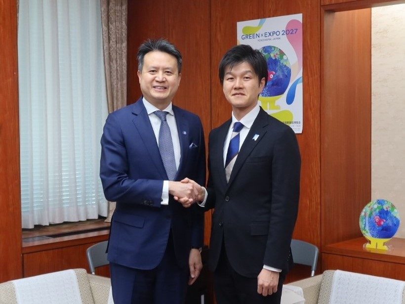 ダレン・タン氏との握手