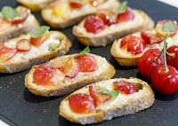 さくらんぼのブルスケッタ
