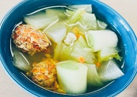 ダイコン、ニンジンと肉団子スープ