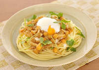 温泉卵となめこおろしのパスタ