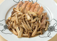 チキンステーキ和風キノコソース