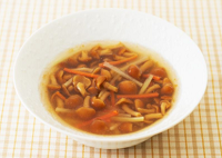 コンソメスープ（なめこ入り）