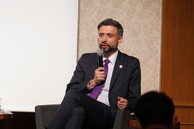 アルバロ・ラリオ総裁