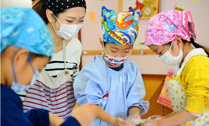 ちびっこランドでの食育クッキング