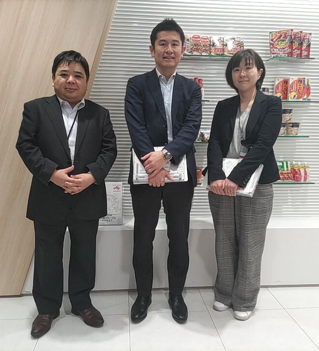 写真(味の素本社にて)