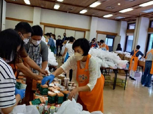 フードパントリーでの配布の様子