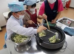 絵本とコラボ給食