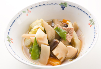 肉の旨みで野菜をおいしく たっぷり野菜と豚ばら肉の煮込み