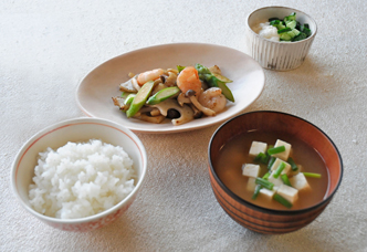 ご飯を主食にした一汁二菜の朝ご飯