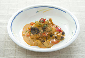 コクを利用してしっかり食べる 鶏肉ときのこのクリーム煮