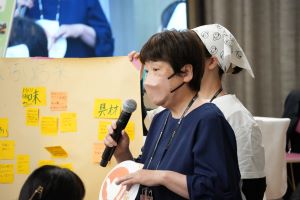 講評する秋田講師