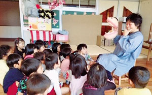 楽しみながら学べるよう視覚的な教材の活用（写真）