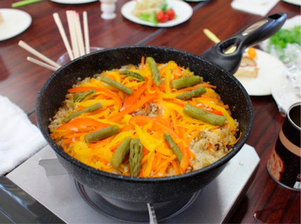 学生が考案したサバ缶パエリア