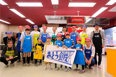 “おとう飯(はん)”の普及啓発(ファザーリング全国フォーラムinにいがた「簡単でおいしく。お父さんが作る“おとう飯(はん)”料理教室!」)