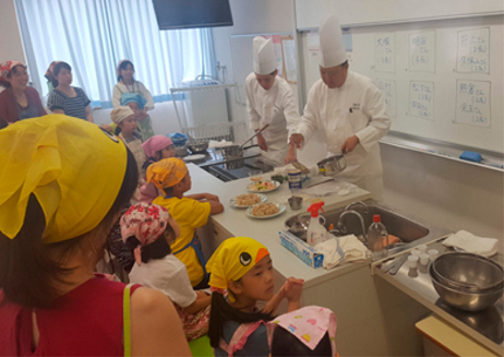 日本中国料理協会の出張授業の様子