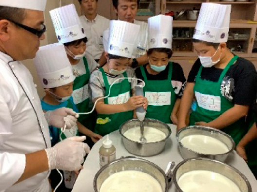 ラッシー作りの様子