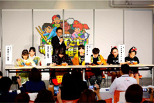 豆つかみの様子