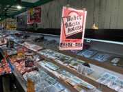 食品ロス削減を呼びかけるポスターを掲示している店舗の様子