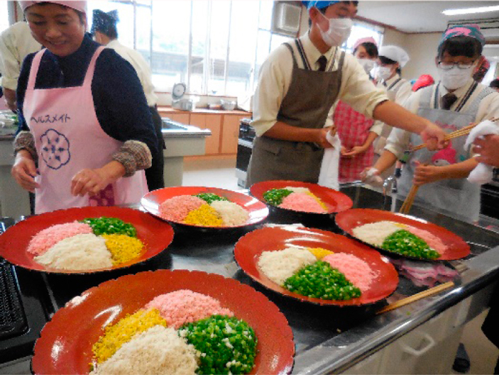 中学生による郷土料理「ふくめん」の調理実習
