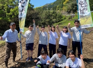 「すみやま棚田守る会」と共同で蕎麦を育てている様子