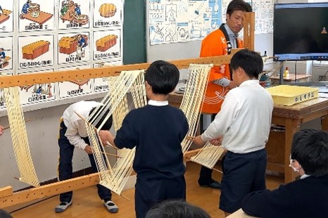 手延べうどんづくりの様子