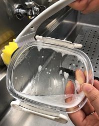 弁当箱を洗うイメージ画像