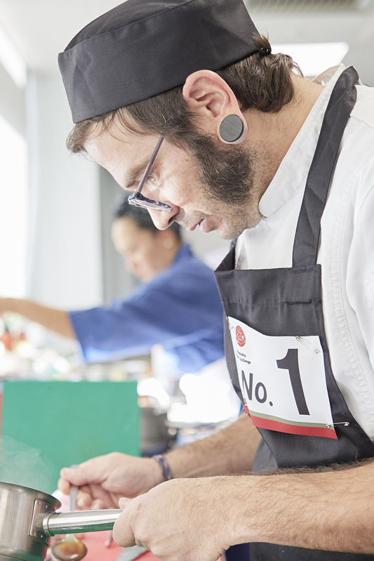 書類審査を通過した6名