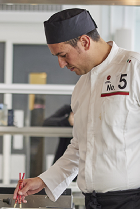 書類審査を通過した6名