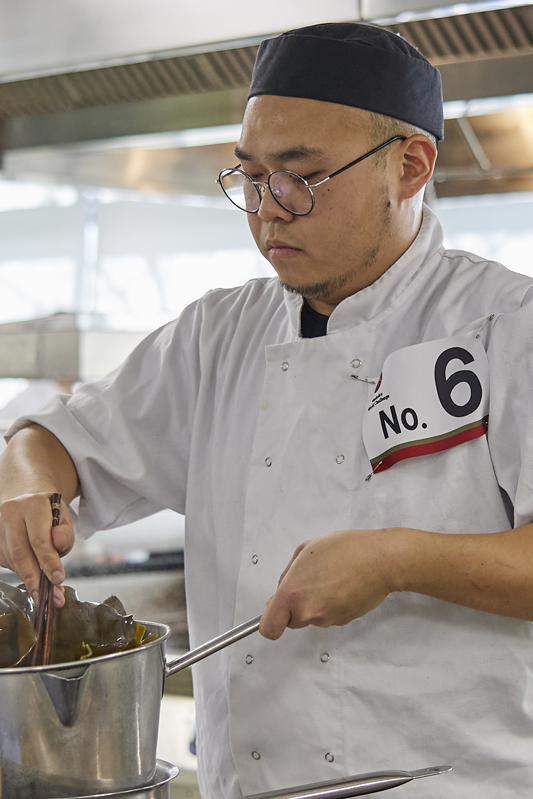 書類審査を通過した6名