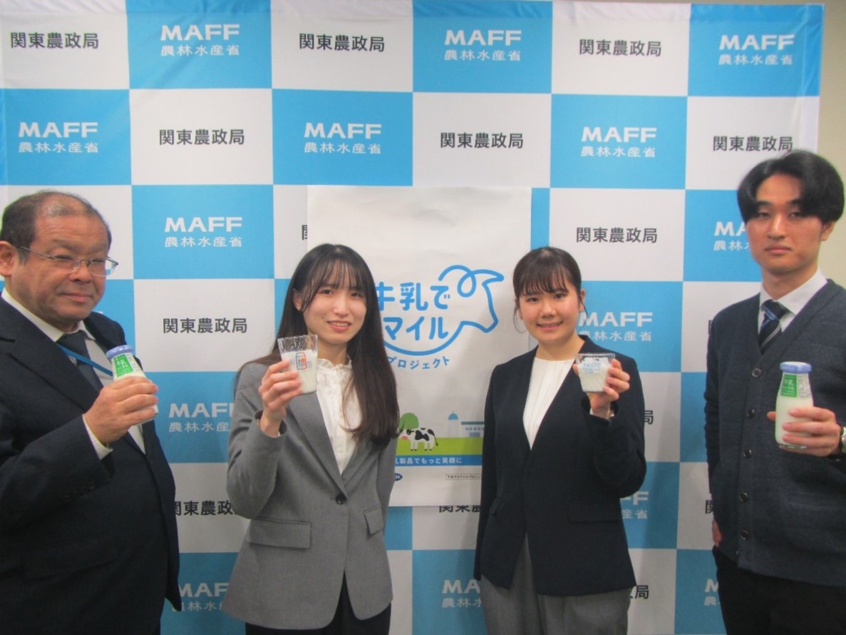 「冬も牛乳をいっぱい飲モー!!」消費拡大PR