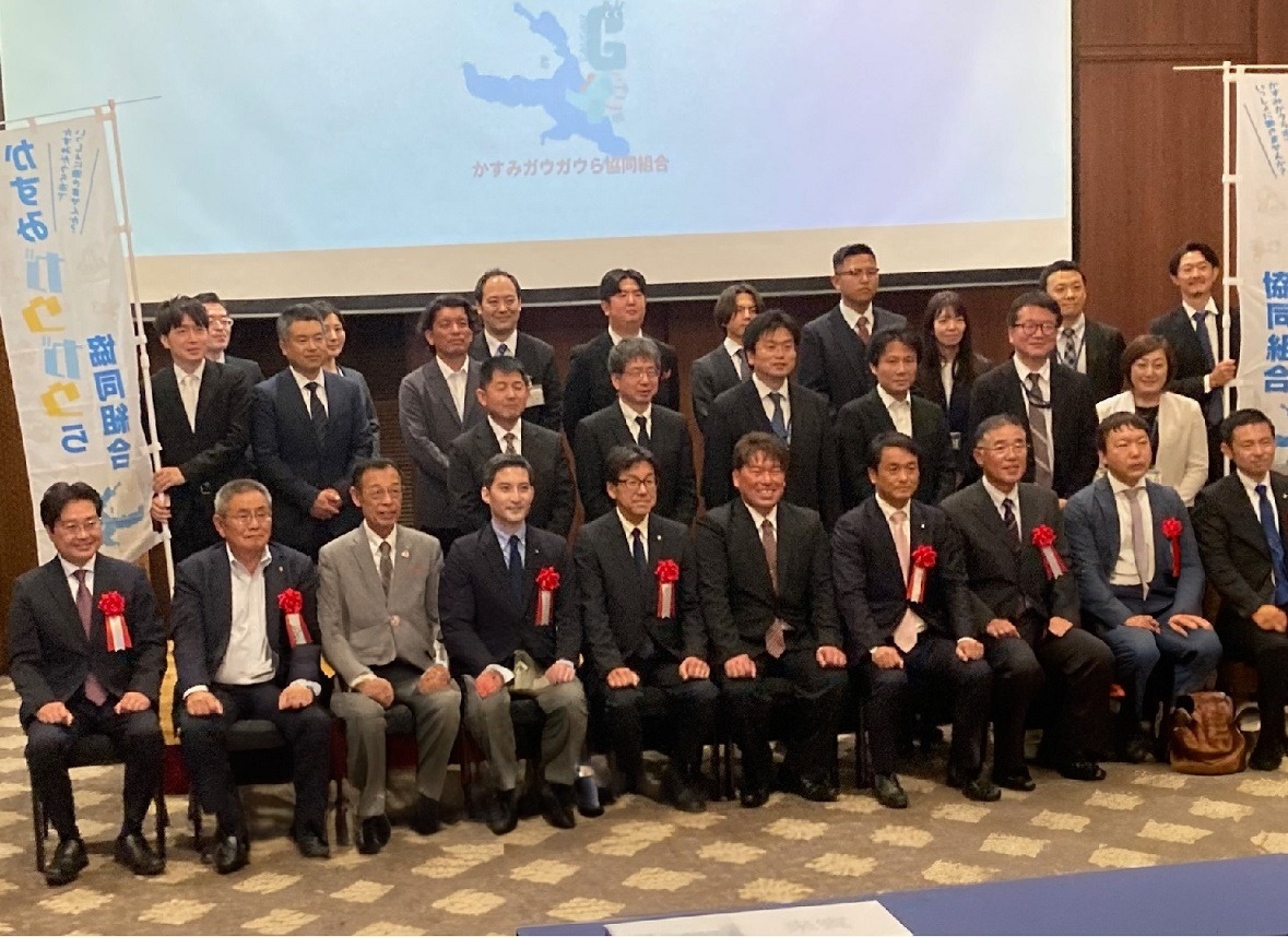 かすみガウガウら協同組合の事業開始記念式典に出席画像