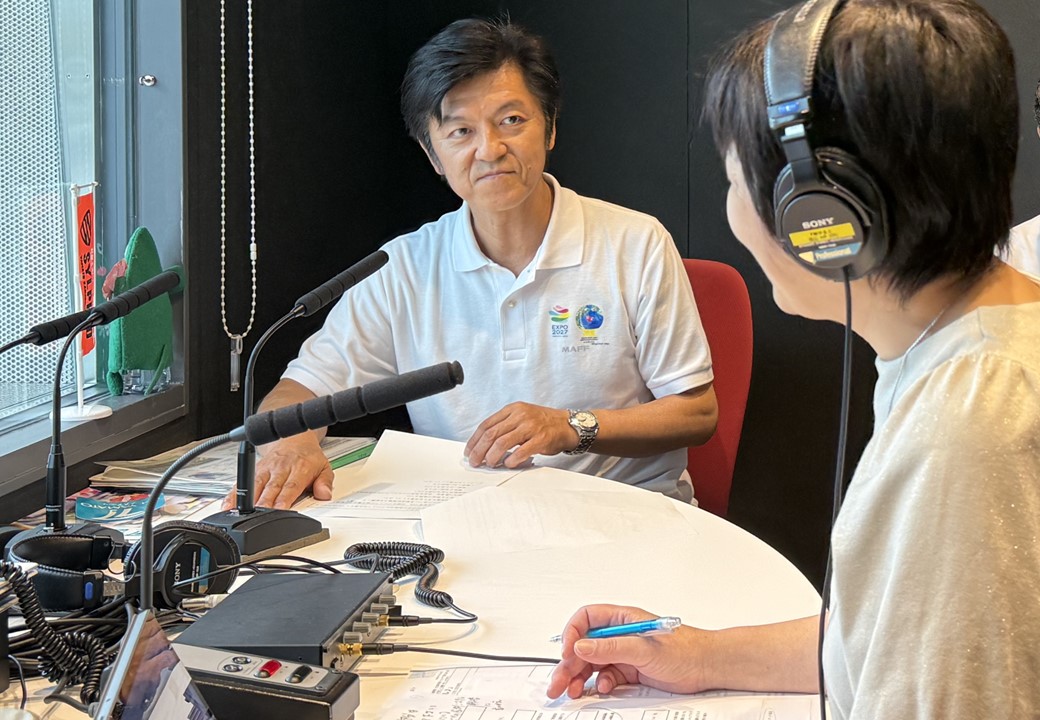 生放送中盤で緊張がほぐれてきたころの写真