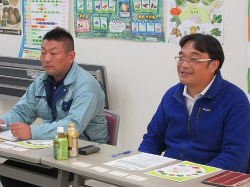 ＪＡいるま野小池課長補佐（左）と飯野部会長