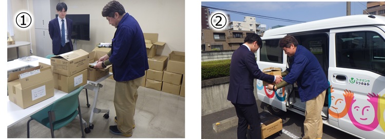災害用備蓄食品の受け渡しの様子