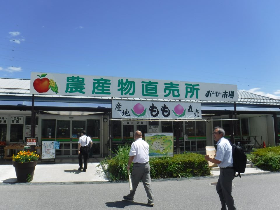 「みえるらべる」の対象となるデラウェアぶどうを販売する農産物直売所