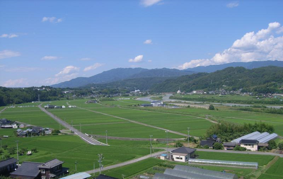 竜西地区の様子です。田んぼが多く、自然豊かな地区です。
