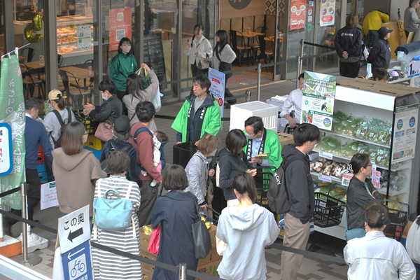 堺市の「青果朝市」で『みどり戦略』をPRしました
