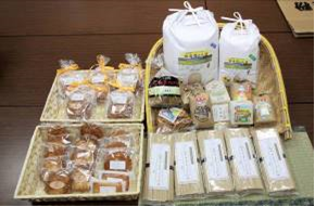 地元産小麦使用乾麺、せんべい等で六次産業化